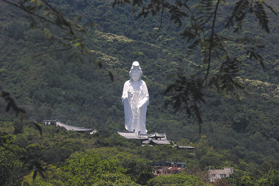 去香港大埔 看看李嘉诚捐建的庙
