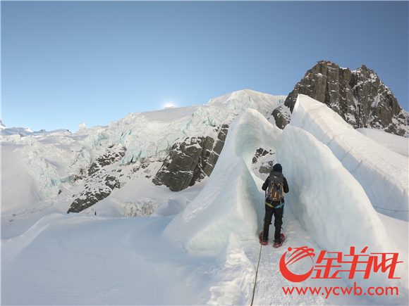 16. 冰川-2 直升机冰川徒步.jpg