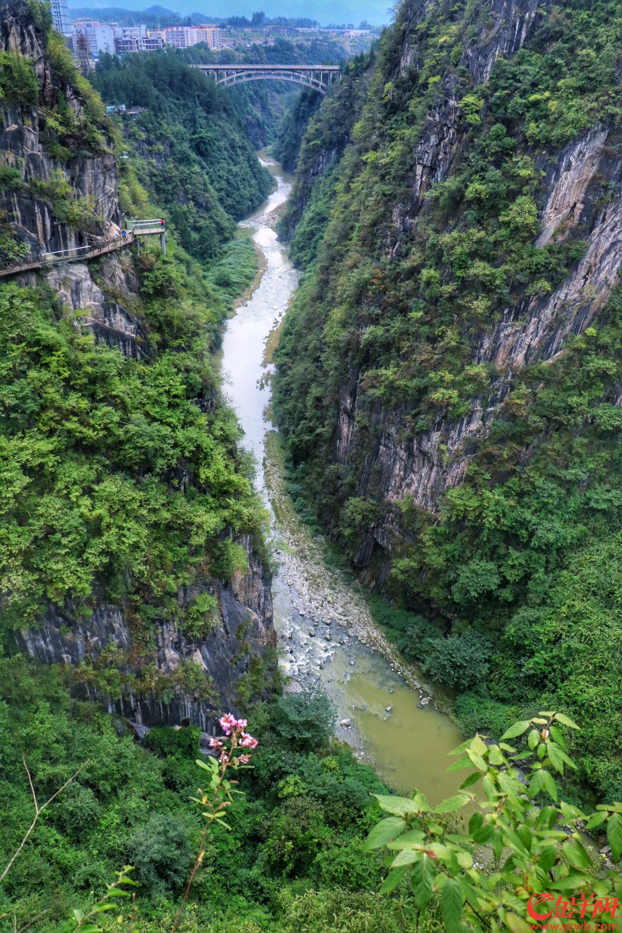 主打峡谷峡江景观的"芭拉胡"景区 陈馥敏/摄